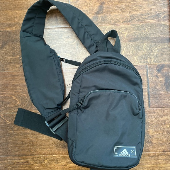 adidas Handbags - Adidas crossbody